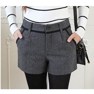 LITI Woolen Check Shorts