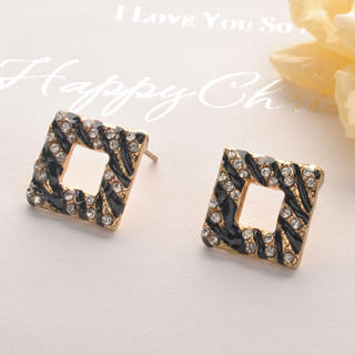 Fit-to-Kill Zebras Square Earring  Gold - One Size