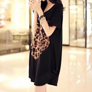 Rocho Short-Sleeve Leopard T-Shirt