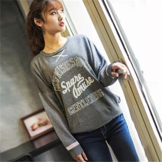 11.STREET Lettering Sweater