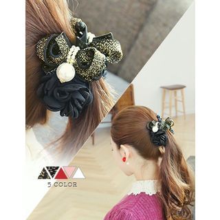 soo n soo Faux-Pearl Charm Flower Hair Claw