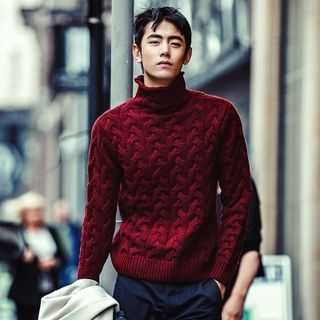 Chuoku Turtle-Neck Cable Knit Sweater