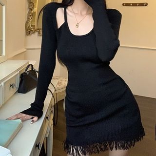 How to style a classic black dress according to Korean fashion?