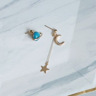 Cometto Non Matching Planet Drop Earrings cometto kopen in de aanbieding