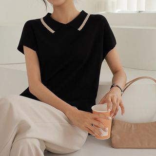 Collared Contrast Scallop-Trim Knit Top