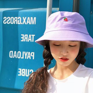 Winka Embroidered Strawberry Bucket Hat winka kopen in de aanbieding