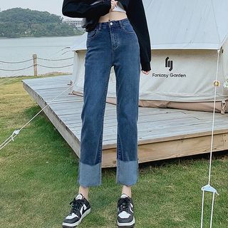 How to style straight jeans according to Korean fashion?