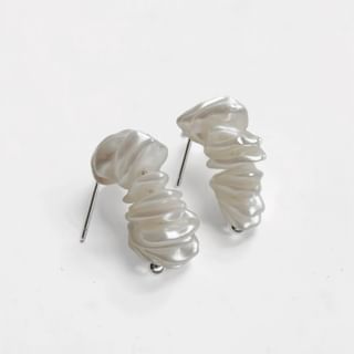 Ribbed Pearlescent Stud Earrings