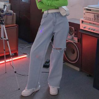 Chuu Slashed Washed Wide Leg Jeans chuu kopen in de aanbieding