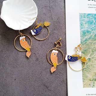 Isle Of Green Non Matching Carp Streamer Dangle Hoop Earrings isle of green kopen in de aanbieding Isle Of Green Non Matching Carp Streamer Dangle Hoop Earrings isle of green kopen in de aanbieding