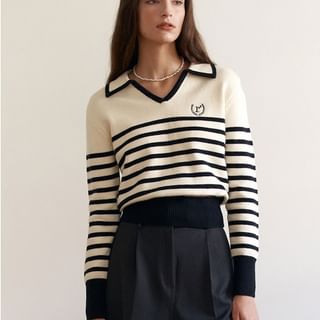 Collar Stripe Sweater (White & Black) Black & Ivory - One Size